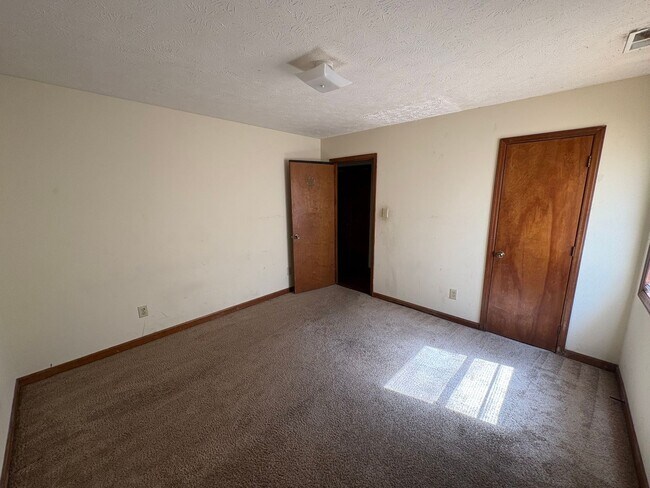 Building Photo - 5925 Labonte Dr