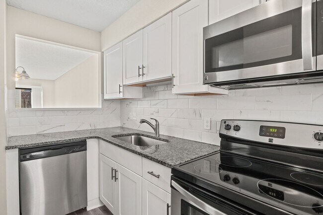 Building Photo - 1507 Clermont Rd