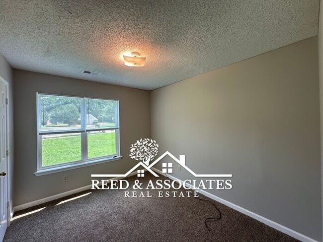 Building Photo - Olive Branch Home Located in Quiet Cove!