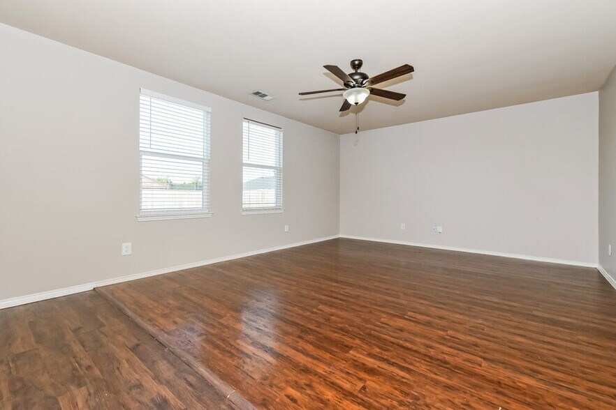 Building Photo - 309 Coneflower Dr