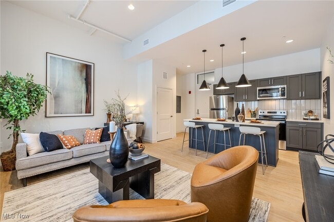 Building Photo - 25 E Spaulding St