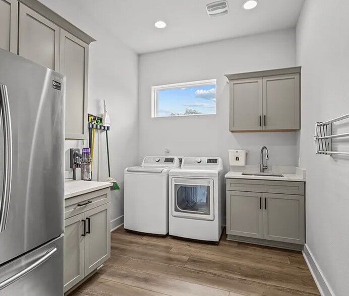 Building Photo - 1032 Clear Water Cyn