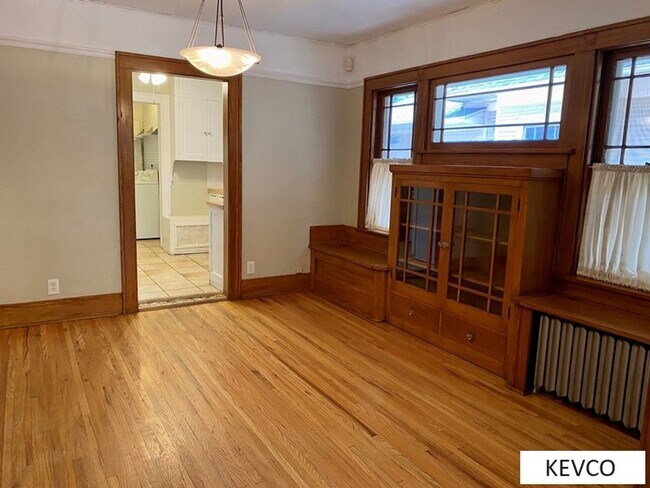 Building Photo - 216 Garfield St