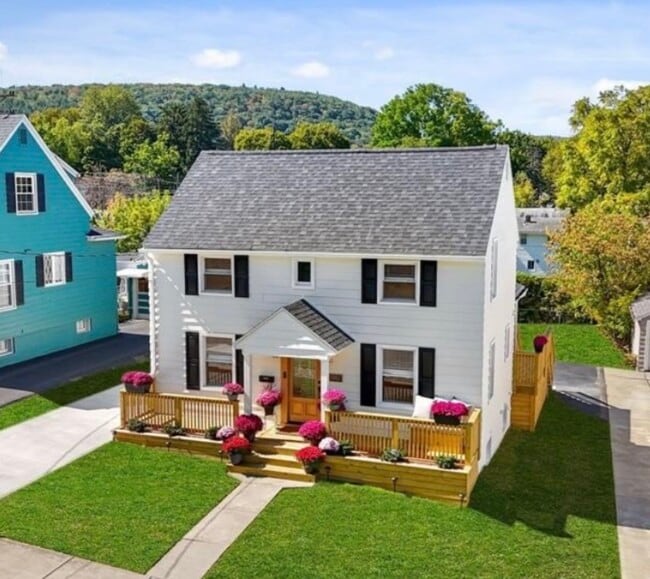 Building Photo - 116 Mary St