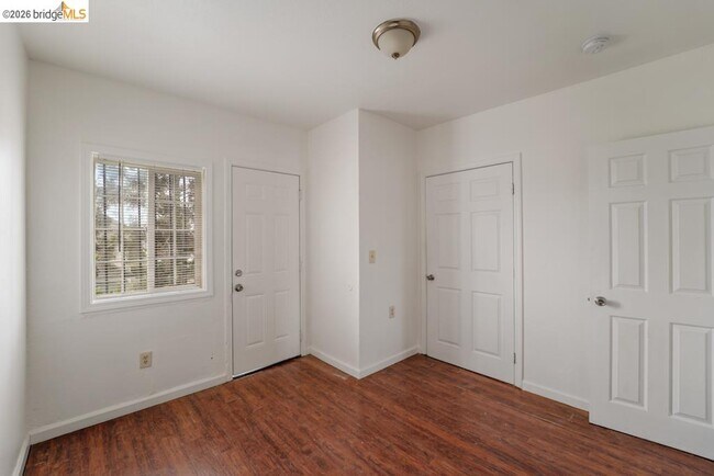 Building Photo - 402 Bissell Ave
