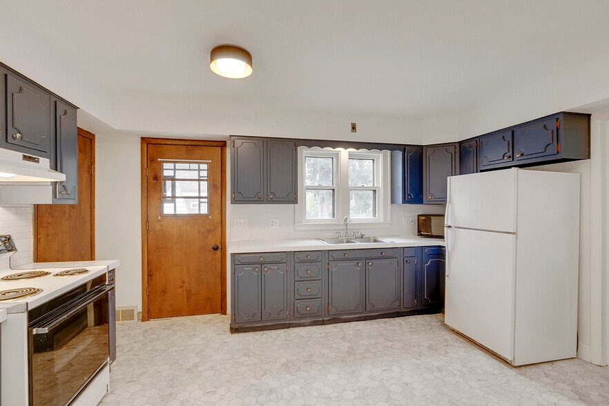 Building Photo - 1633 McDonald St NW