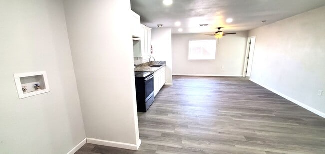 Building Photo - !!! AVAILABLE NOW !!!. Very spacious brand new 3 bed, 2 bath house.