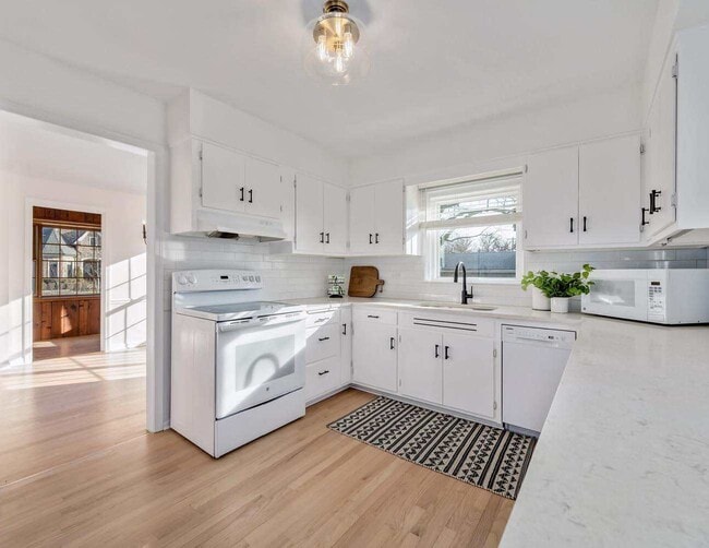 Building Photo - 4360 Prospect Ave