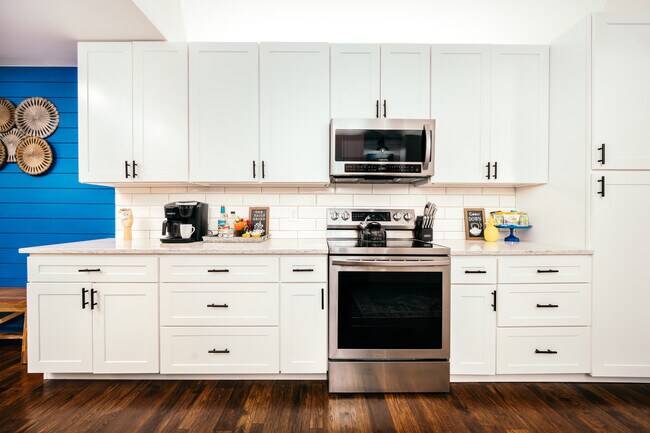 Building Photo - 1605 SE P St