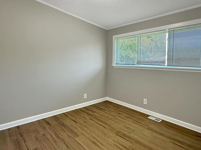 Building Photo - 501 Saunders Pl