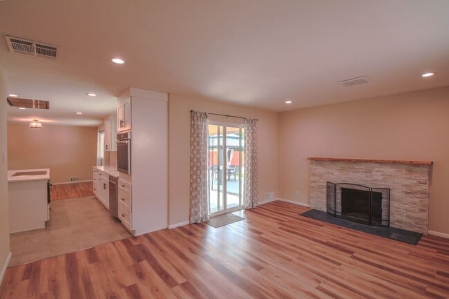 Building Photo - 9501 Arvilla Ave NE