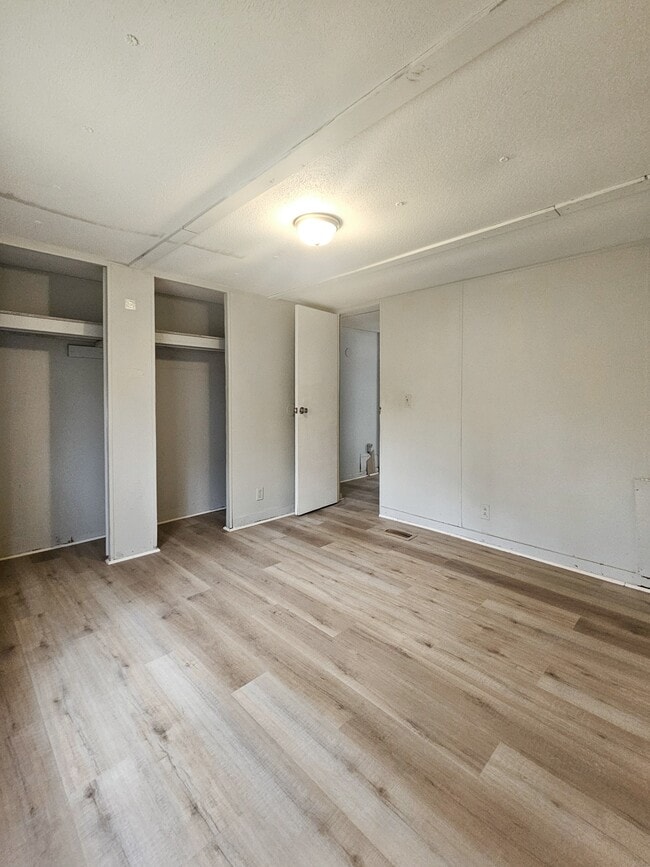 Building Photo - 412 McElhaney Rd