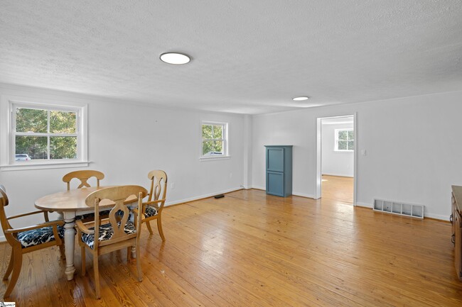 Building Photo - 830 Tigerville Rd