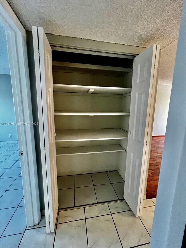 Building Photo - 1425 Arthur St