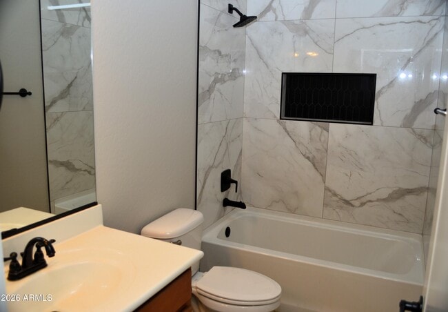 Building Photo - 964 S Almira Ave