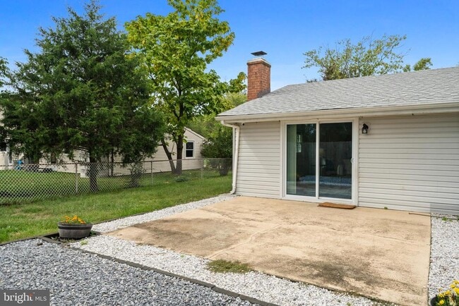 Building Photo - 2106 Dennis Rd