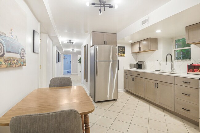 Building Photo - 3112 N Davlin Ct