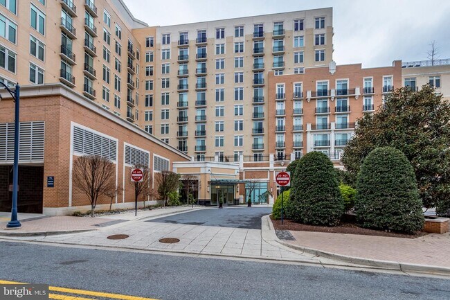 Building Photo - 155 Potomac Passage