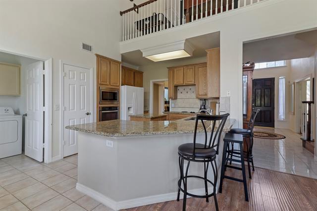 Building Photo - 2209 Micarta Dr
