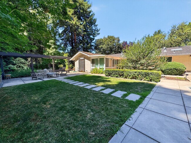 Building Photo - Gorgeous 4 Bedroom PLUS Spacious Bonus Room with Pool in Desired Alamo Neighborhood Available Now!