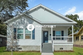Building Photo - 4 Bedroom Pet-Friendly Home in St. Petersburg, FL with Main Street Renewal