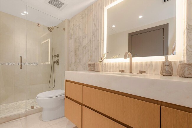 Building Photo - 2301 Collins Ave