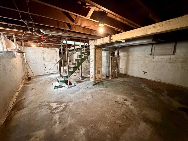 Building Photo - 210 N Ash Ave