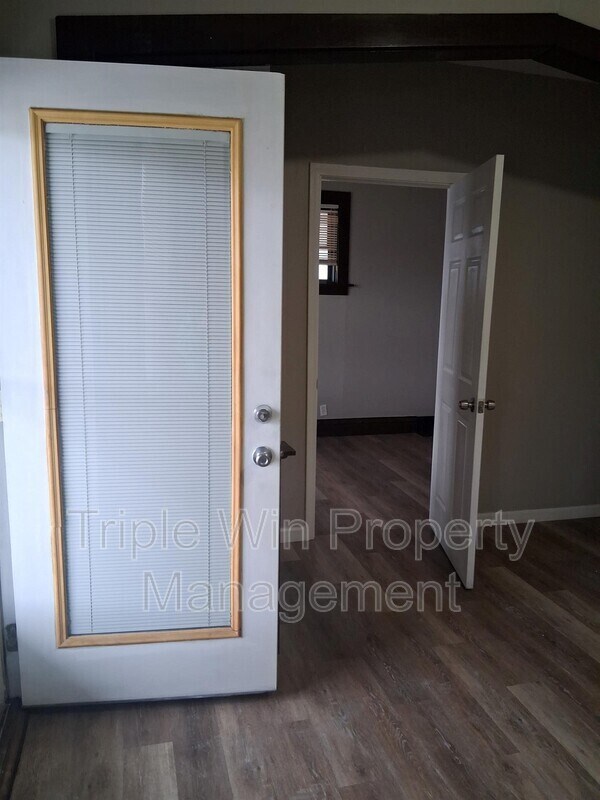 Building Photo - 4891 Hummelsheim Ave