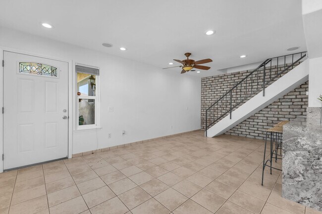Building Photo - 72592 Edgehill Dr