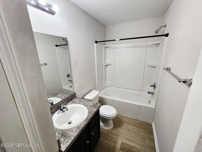 Building Photo - 514 E 63rd St