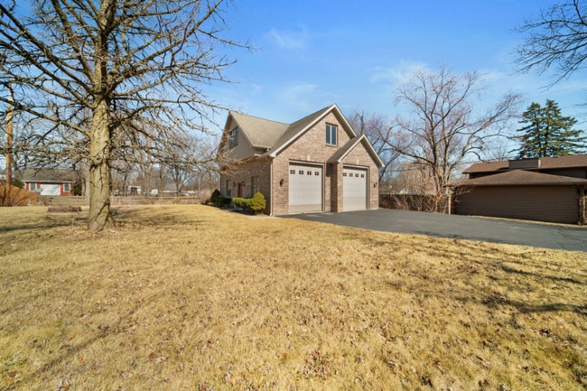 Building Photo - 115 E Woodlawn Rd