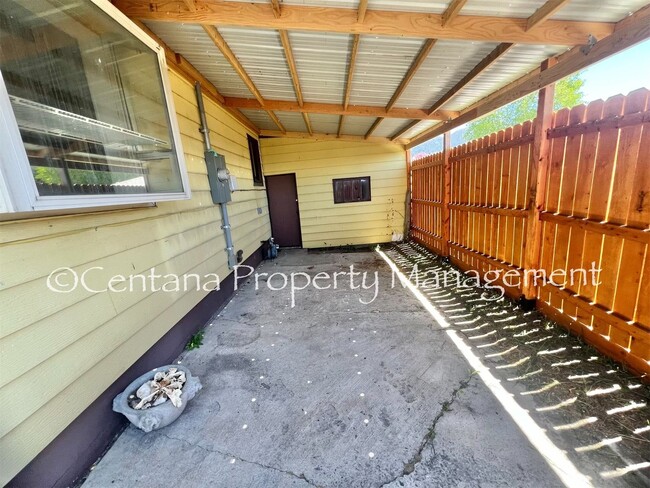 Building Photo - Remodeled 2 bedroom house on the flats with a garage, fenced yard, storage, and so much more!