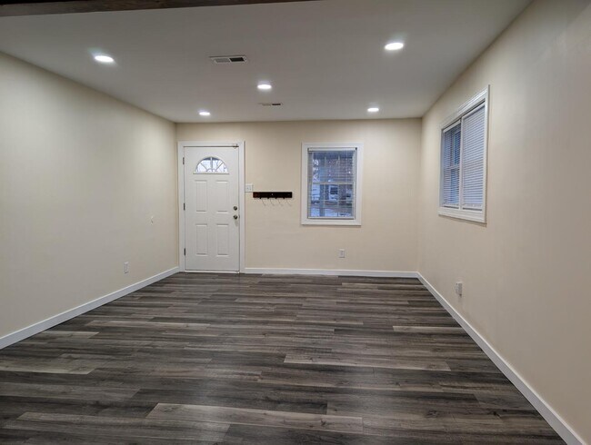 Building Photo - 8700 Doss Rd