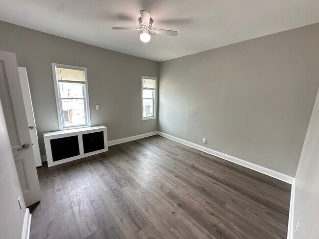 Building Photo - 725 S 56th St