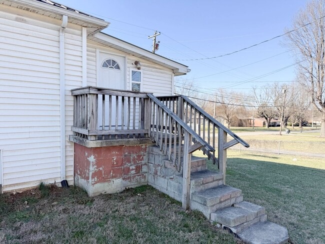 Building Photo - 4 Bedroom Two-Story Home with Large Yard, Lawn Care Included