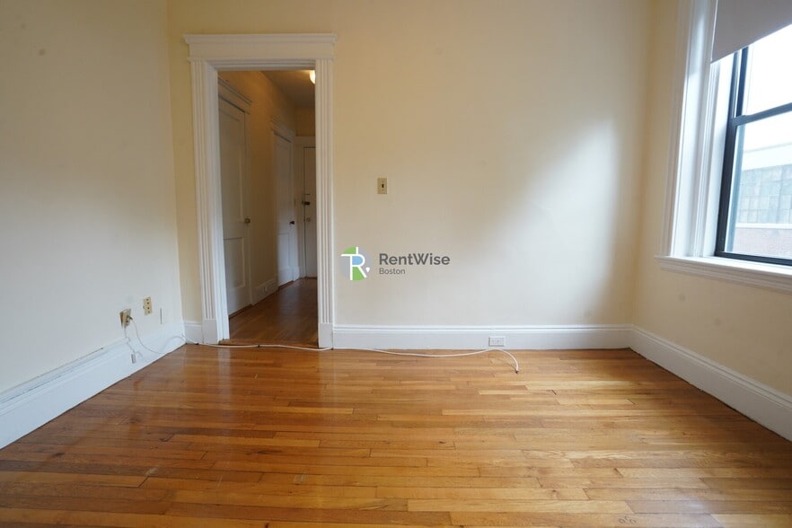 Building Photo - 1152 Commonwealth Ave