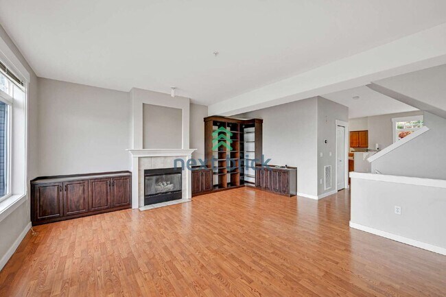 Building Photo - "Spacious 3-Bedroom Retreat with 3.5 Baths in Issaquah - 1,707 Sq. Ft. of Comfort!"