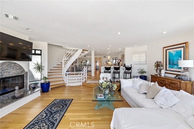 Building Photo - 536 The Strand