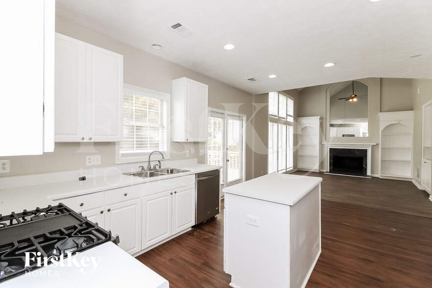 Building Photo - 1455 Chamirey Dr SW