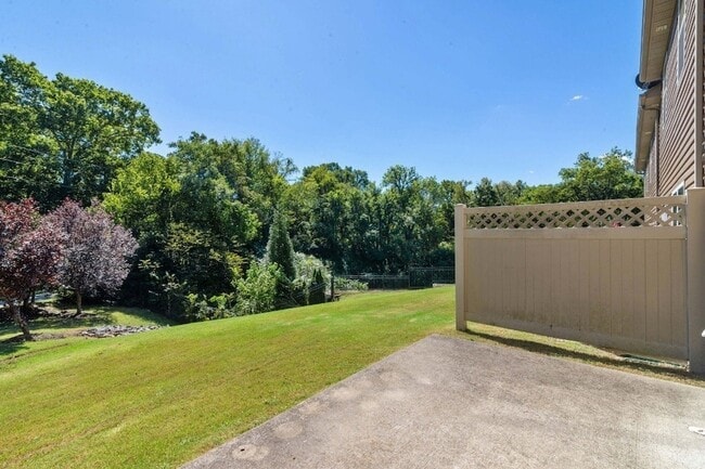 Building Photo - 1030 Ashmore Dr