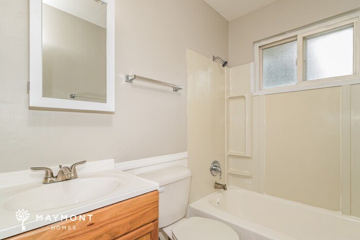 Building Photo - 1080 N Park Ln