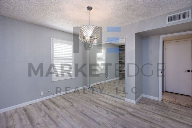 Building Photo - 3Bed/2Bath House at 7th/101! JOIN THE WAIT...