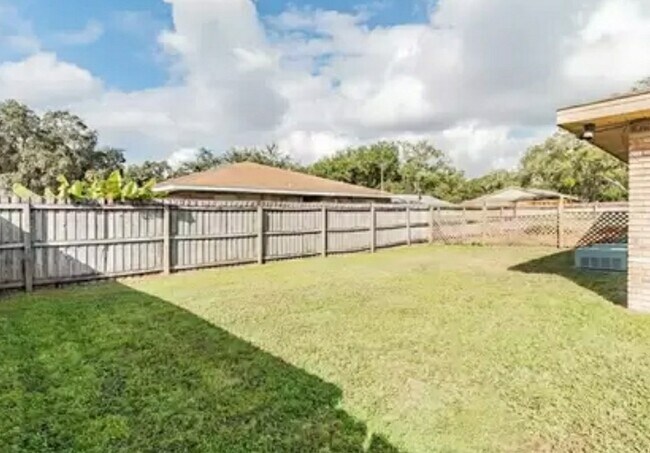 Building Photo - 3202 Bloomingdale Villas Ct