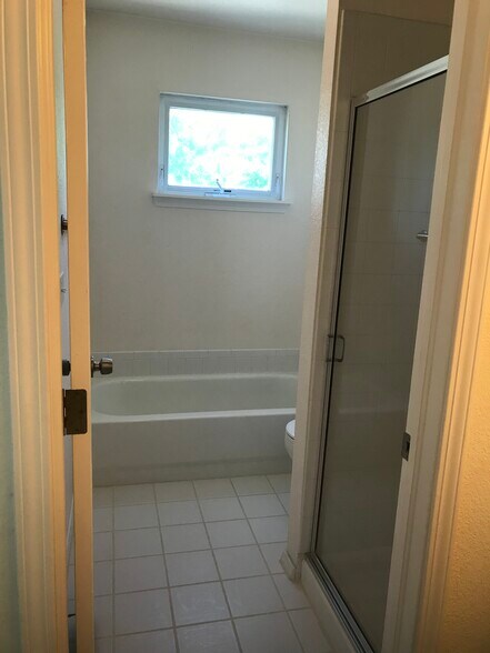 Upper floor master bathroom - 535 Canyon View Drive