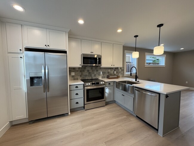 Building Photo - 6960 NE 18th Ave