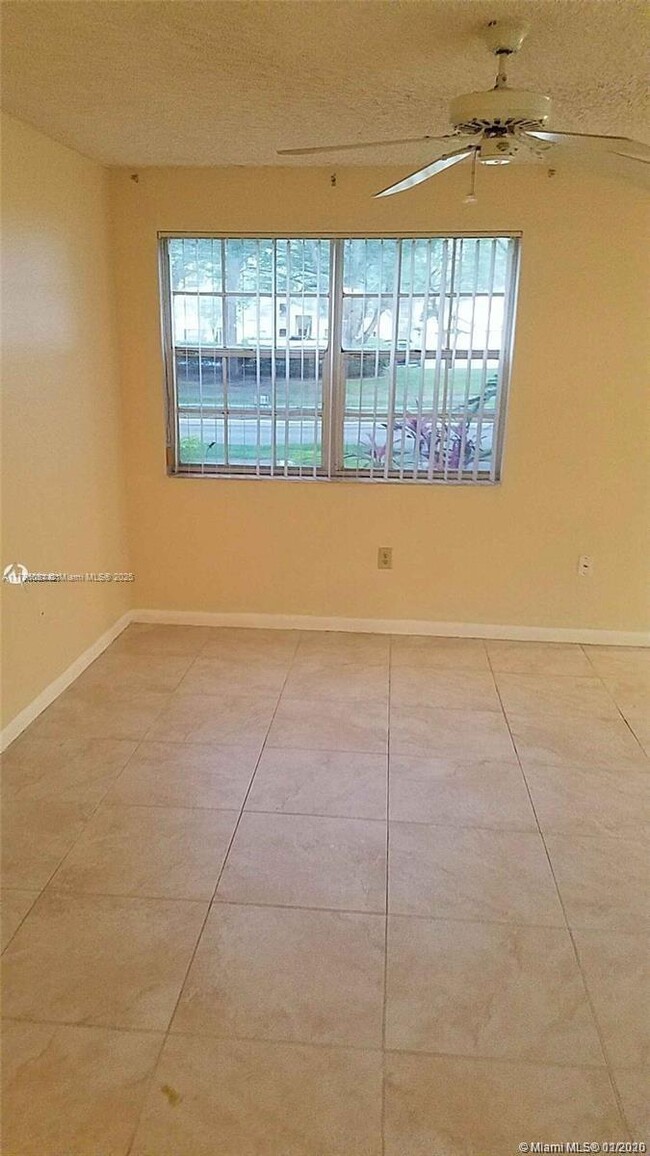 Building Photo - 2810 N Oakland Forest Dr