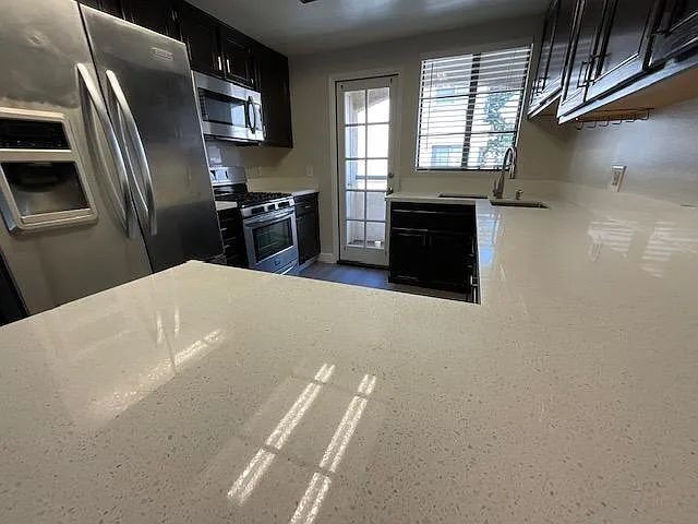 Building Photo - Updated Canyon Country Condo in Gated Community