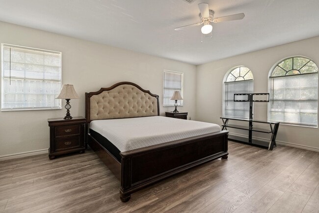 Building Photo - 3550 Mirror Ct