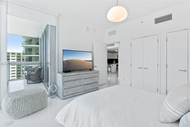 Building Photo - 6899 Collins Ave