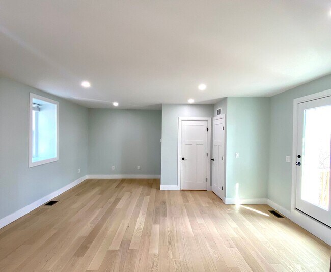 Interior Photo - 3 Walley